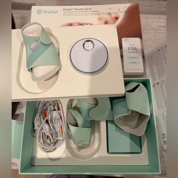 Owlet Dream Sock Smart Baby Monitor with Mint Band - Picture 3 of 3